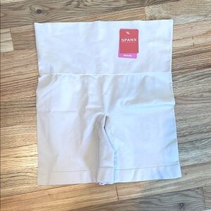NWT Spanx Mid-Thigh Short in Beige